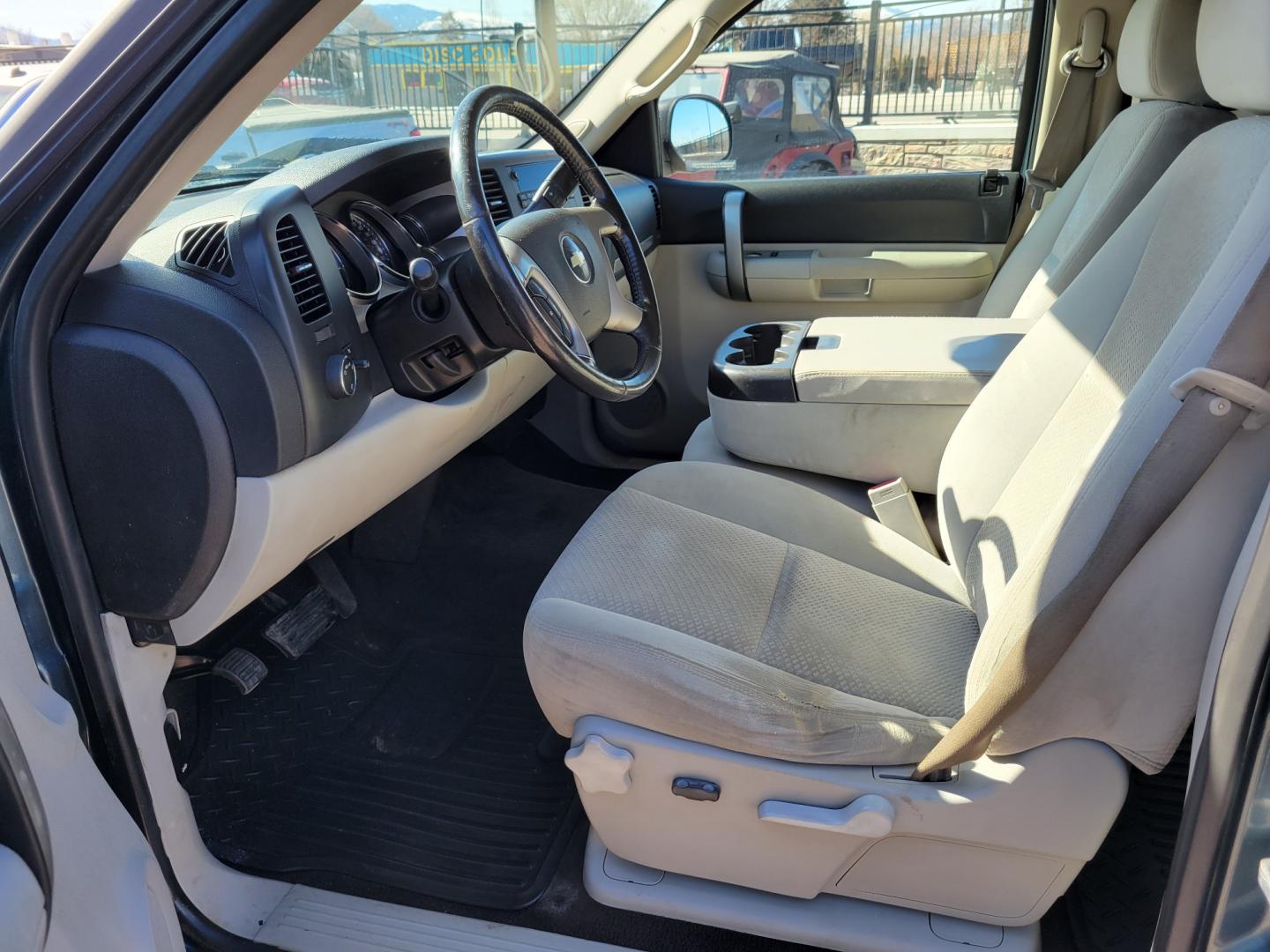 2008 Blue /Tan Chevrolet Silverado 2500HD LT (1GCHK23628F) with an 6.6L engine, 5 Speed Automatic transmission, located at 450 N Russell, Missoula, MT, 59801, (406) 543-6600, 46.874496, -114.017433 - 6.6 Duramax Diesel. Automatic Transmission. 4WD. Matching leer Topper. New Tires. AM FM CD. Power drivers Seat. Air Cruise Tilt. - Photo#10